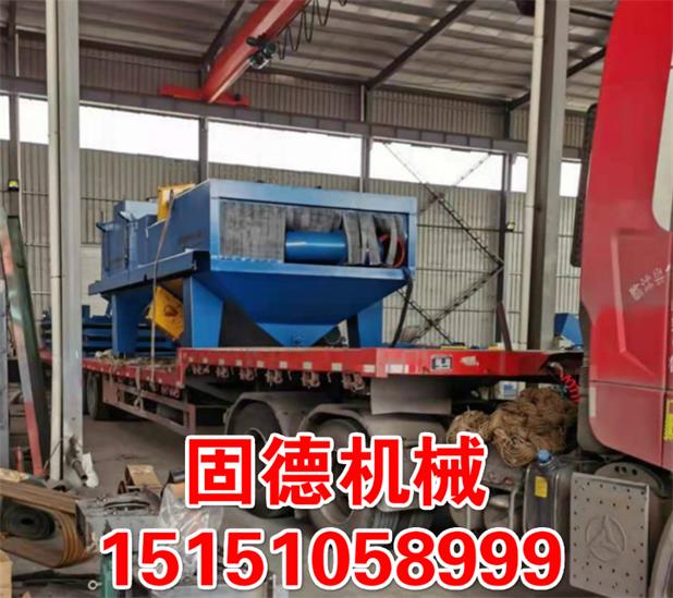 輥道通過式拋丸機非標設計山東客戶定製的裝車發貨啦，全自動噴丸除鏽