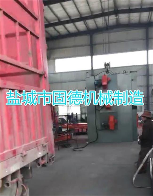 三拋頭雙吊鉤式拋丸清理機發貨山東日照